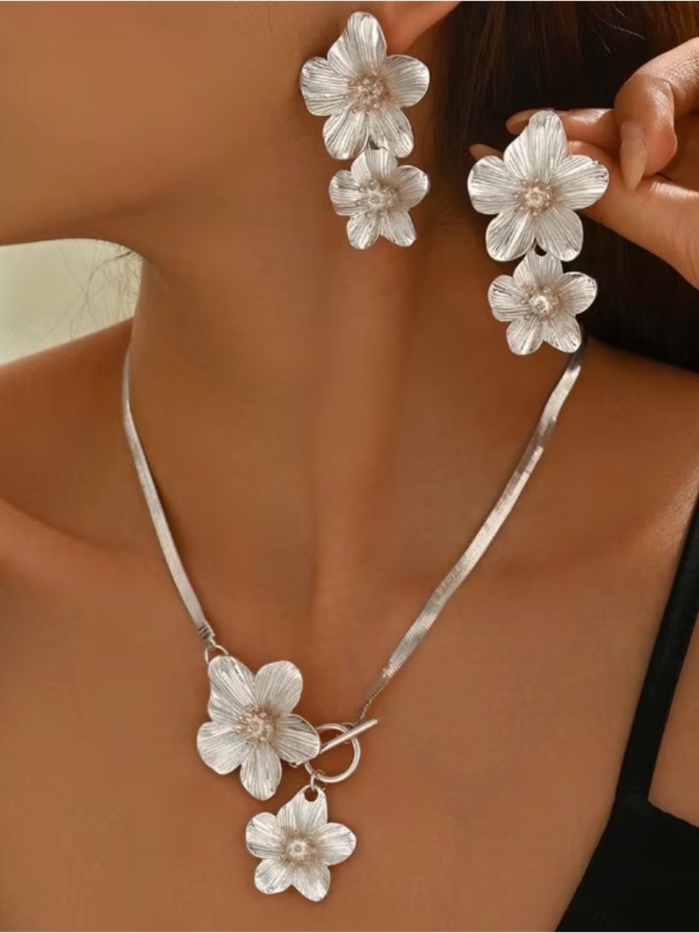 Jewelry Set Silver Floral Drop Earrings — Textured Three-Flower Design